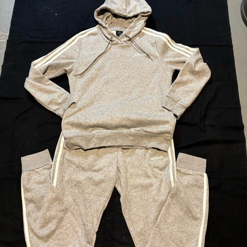 Classic stripes Adidas Sweatsuit in gray, size medium